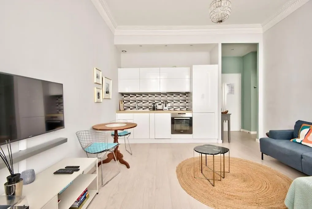 Very Nice 2P With All Comfort, City Center Ac/Wifi Apartment